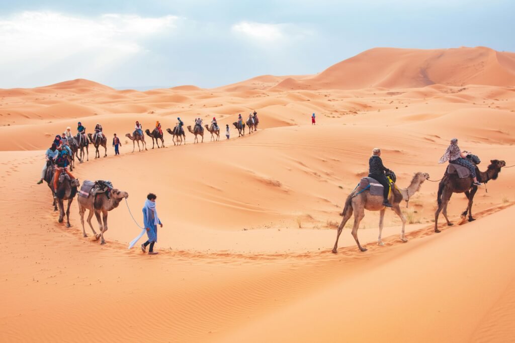 Paseo en camello por el desierto de Merzouga, Sáhara, Marruecos